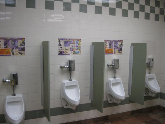 the urinals of loveu002639s truck stop loves truck stop 640x480